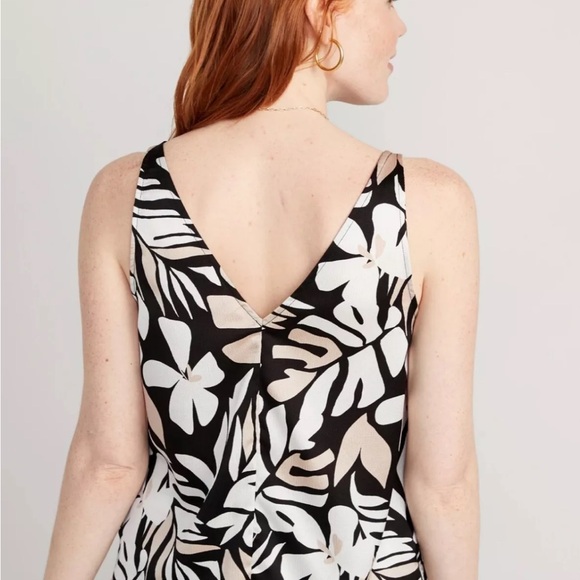 Old Navy Tank Top Deep V Floral Blouse - Picture 6 of 6